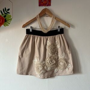 Butters mini skirt sz M elastic waist boho tulle flowers cotton/spandex tan o